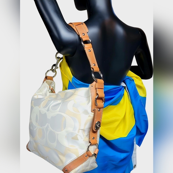 SOLD ELSEWHERE COACH Carly Lea & Canvas Sig C Hobo Shld Bag LIKE NEW & GORGEOUS! - Picture 3 of 16